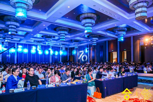 <b>中国连锁餐饮峰会召开，鱼你在一起酸菜鱼加盟缔造餐饮连锁帝国</b>