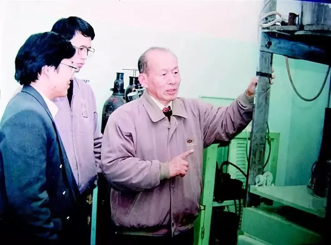 93岁院士再助学:已捐了600万元 1件衬衣却穿30年