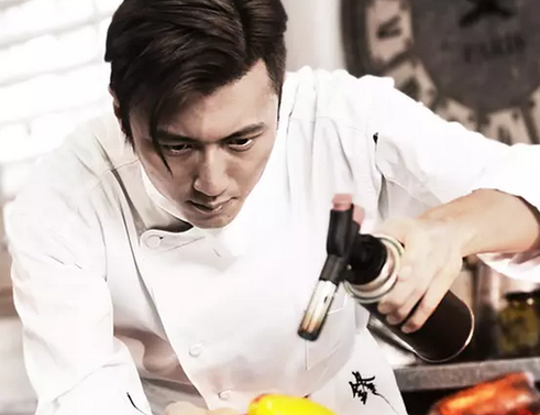 娱乐圈明星都做饭、开餐饮店！这家名为万家乐的厨卫品牌是怎么俘获谢霆锋的？