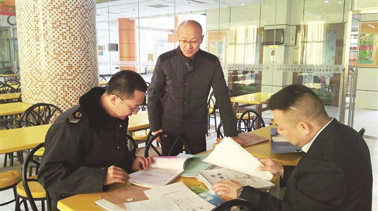 监管人员填写校园食堂检查笔录